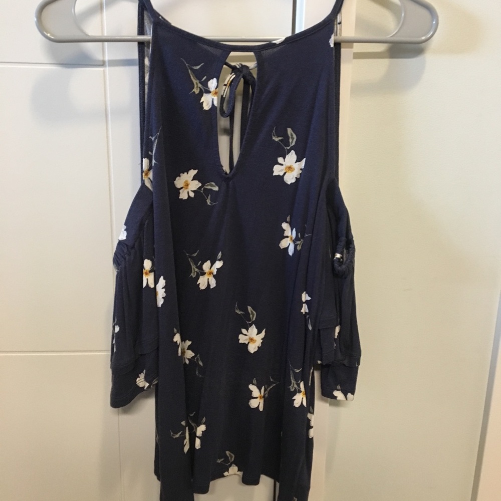 🌿 3/$20 🌿 AE blue off the shoulder shirt